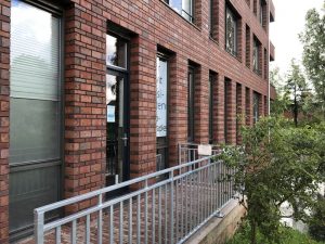 eigen ingang Fysi-osten fysiotherapie inWeidevenne